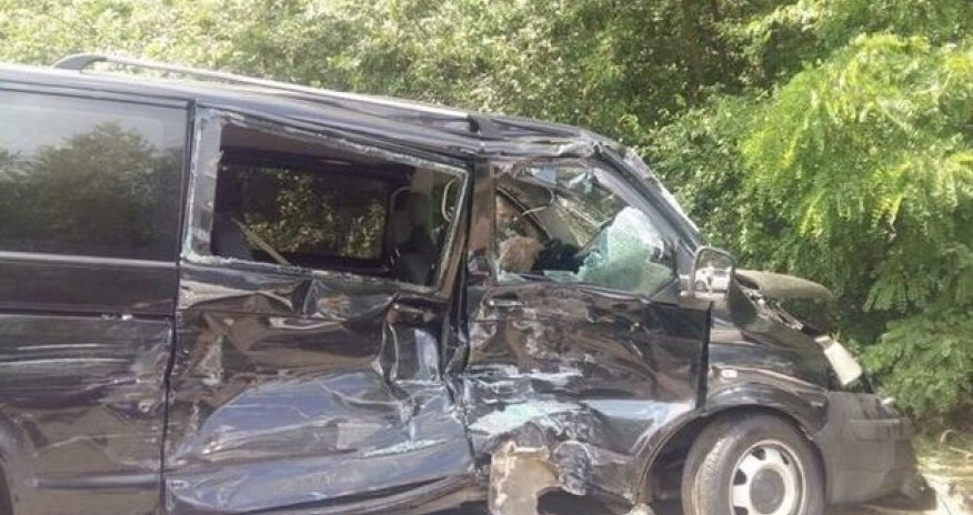 Prezidentin korteji uşaqla dolu avtobusa çırpıldı - FOTO/VİDEO