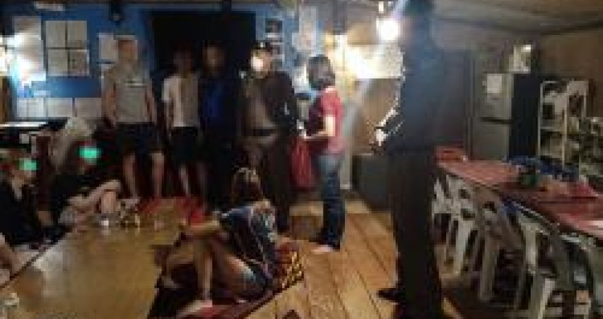 Çimərlikdəki biabırçı olay polisi hərəkətə keçirdi: 5 qadın lüt soyunub... - FOTO