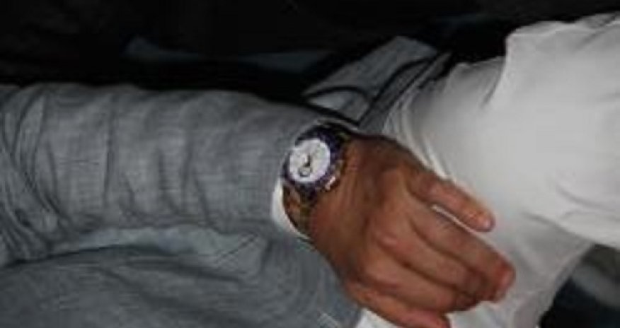 Oktay 110 minlik saatı ilə gündəmdə - FOTO