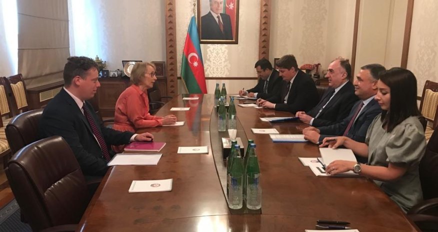 Azerbaijani FM meets with outgoing UK’s ambassador