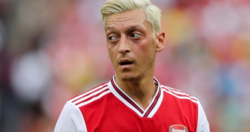 На Месута Озила напали с ножами в Лондоне ВИДЕО 