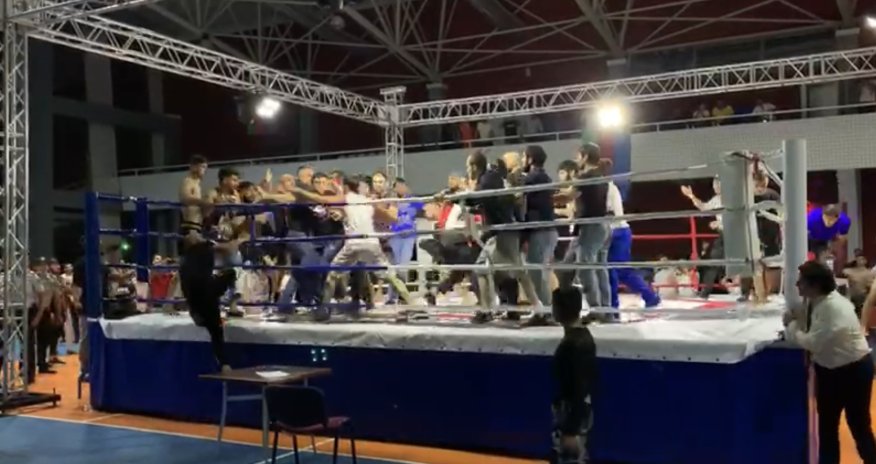 Bakıda keçirilən MMA yarışında kütləvi dava düşdü VİDEO