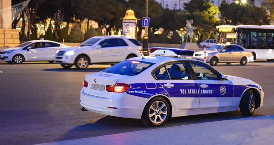 Yol polisi saxladığı üçün üstünə benzin tökdü, sonra özünü bıçaqladı — ŞƏKİDƏ İNSİDENT