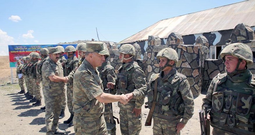 Azerbaijani defense ministry checks readiness of army units for winter (PHOTO)