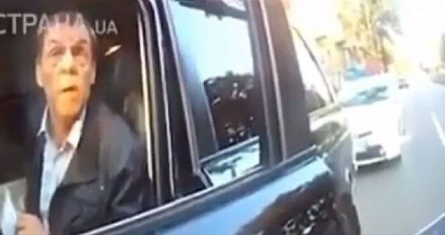 Yol polisi həyatının səhvini etdi: Generalın sürücüsünu saxladı, görün nələr oldu - VİDEO