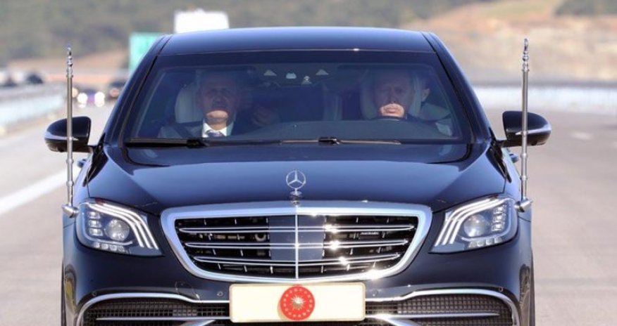 Prezident xidməti avtomobilini özü idarə etdi - FOTO 