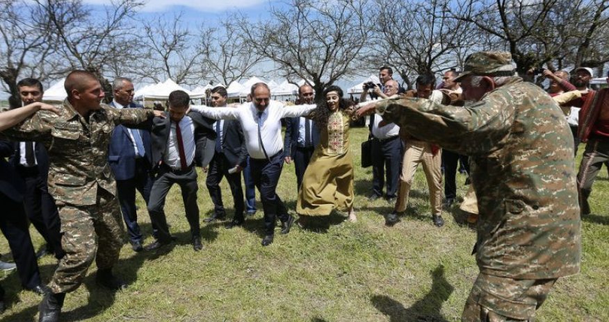 Paşinyan qədim Azərbaycan torpaqlarında rəqs elədi  - VİDEO