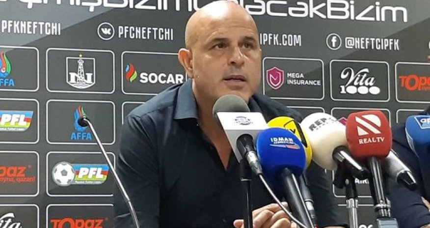 Azərbaycanlı jurnalistlərin sualları yəhudi məşqçini özündən çıxartdı