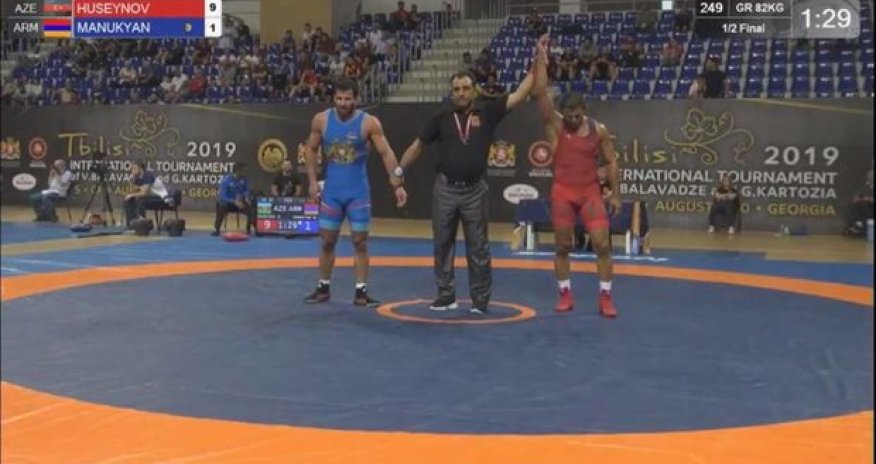 Güləşçimiz erməni dünya çempionuna qalib gəlib, finala çıxdı
