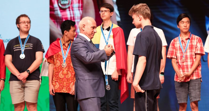 İstedadların Rəqəmsal Sponsoru Azercell Olimpiadanın qaliblərini mükafatlandırdı