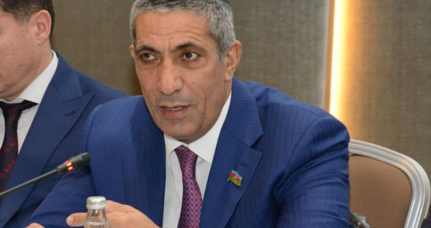 Deputat Siyavuş Novruzov müğənni Afaq Aslanla fotosundan danışdı - FOTO