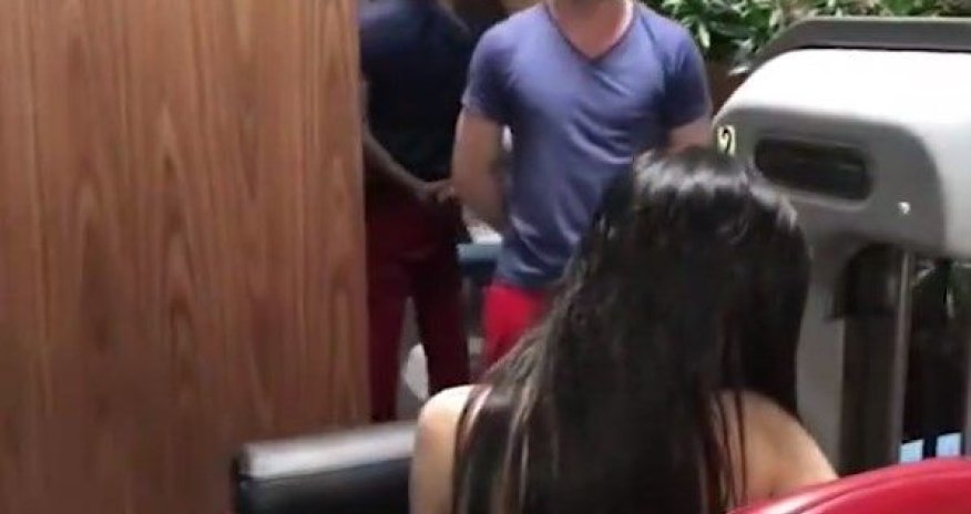 Azərbaycana qapalı geyimdə gələn ərəb qızları Bakı otellərində soyundular - FOTO