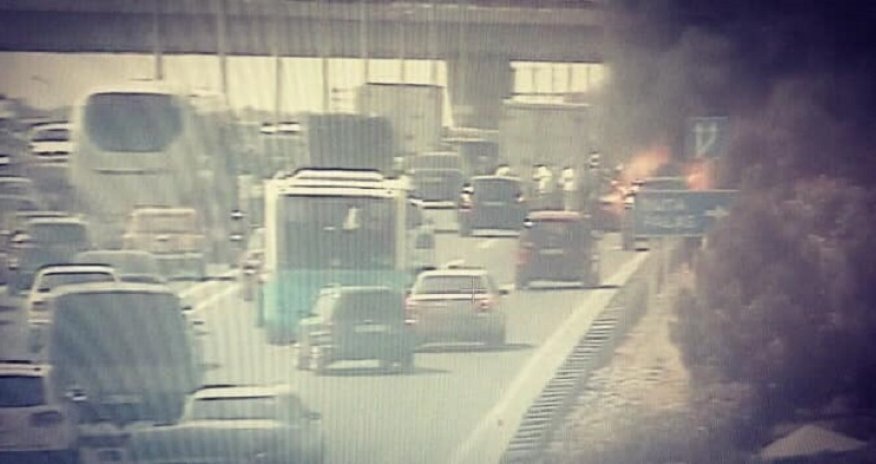 SON DƏQİQƏ: Bakıda avtomobili yanır - Yolda tıxaca yaranıb - FOTO