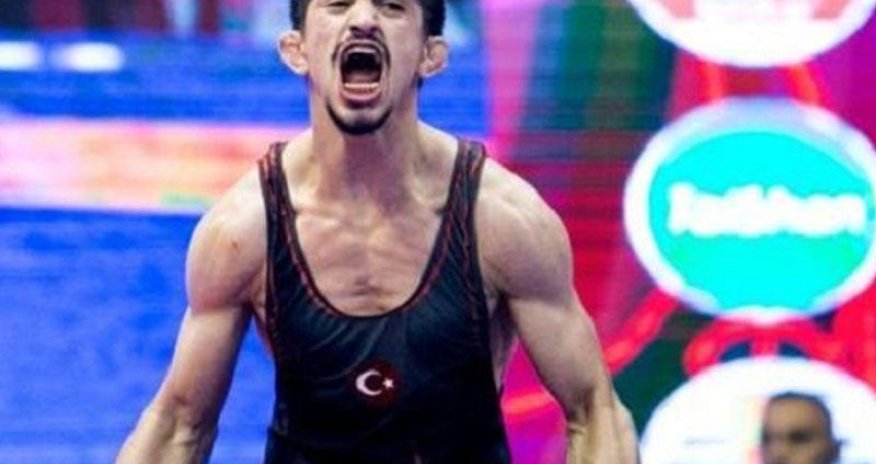 Kərəm erməni rəqibini belə ağlatdı - VİDEO