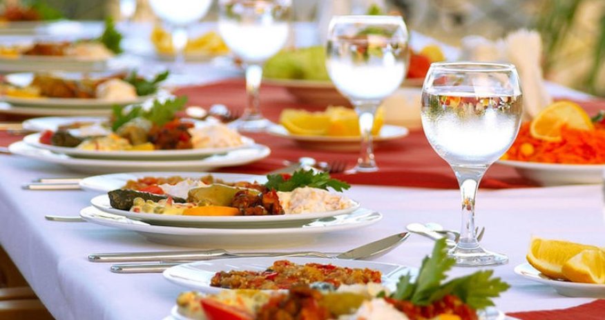 Bakıda restoranda inanılmaz görüntülər - Hovuza girib rəqs etdilər - VİDEO