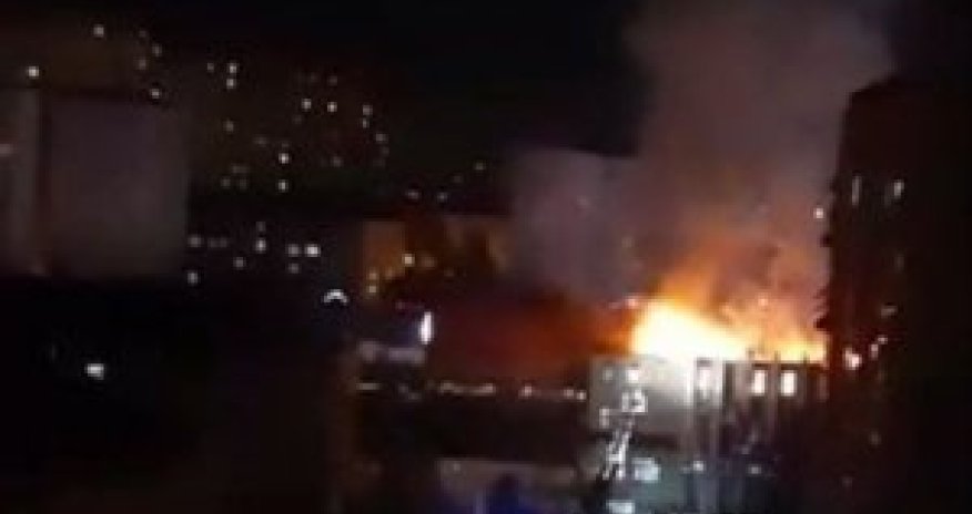 Sumqayıtda şadlıq evində yanğın: 360 nəfər təxliyə olundu - VİDEO