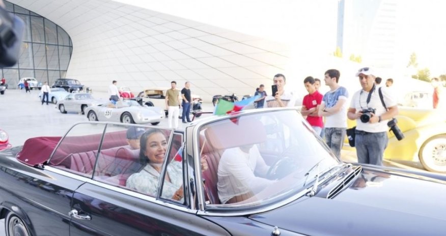В Азербайджана состоялись выставка и автопробег классических автомобилей