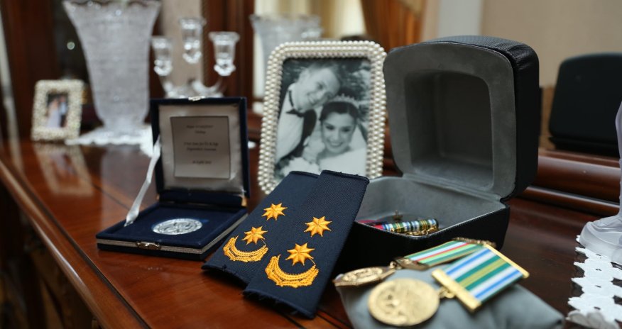 “Evdə işləməyən saat xeyirə əlamət deyil”  - Mərhum pilotun həyat yoldaşından ürəkdağlayan - MÜSAHİBƏ