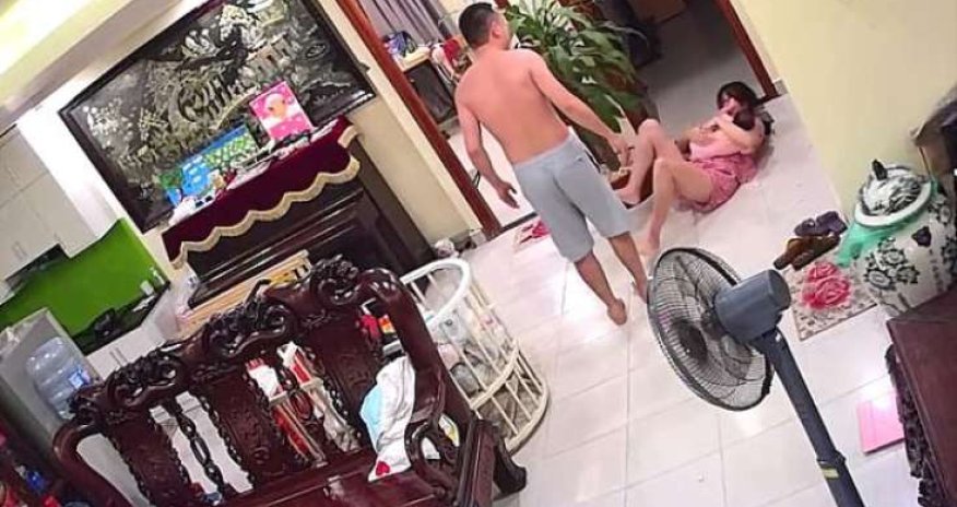 Ər qucağında 2 aylıq körpəsi olan arvadını ölümcül döydü - Dünya bu olayı danışır - ANBAAN GÖRÜNTÜLƏR