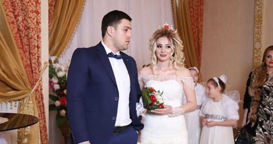 Dünya çempionuna ərə gedən müğənnimiz boşandı - FOTOLAR