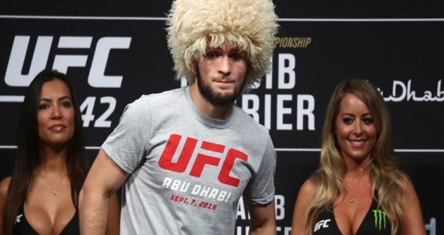 Həbib döyüş üçün tərəziyə çılpaq çıxdı — VİDEO  