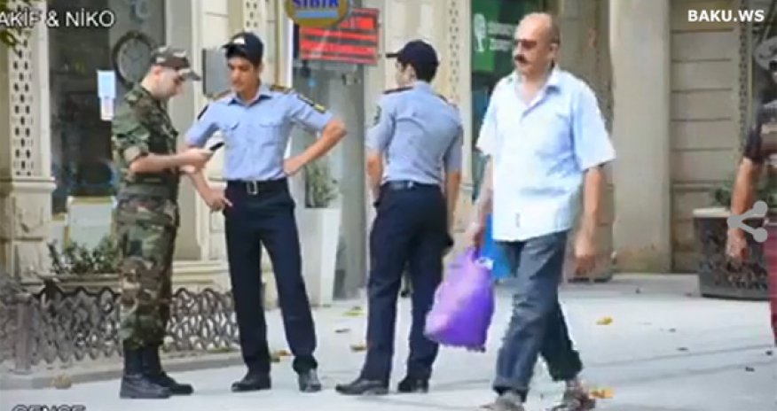 Azərbaycan polisi son pulunu əsgərə verdi - VİDEO