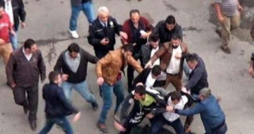 Şəhərin mərkəzində KÜTLƏVİ DAVA - Məşhur aktyoru döydülər - FOTO