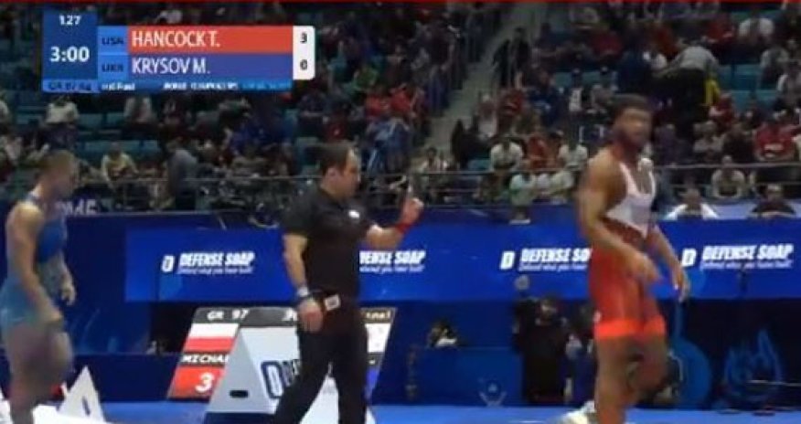 Azərbaycanlı referinin idarə etdiyi güləş yarışında maraqlı hadisə - VİDEO