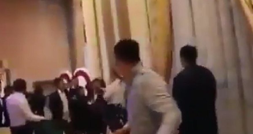 Azərbaycanlı müğənnilər toyda vəhşicəsinə döyüldü: 