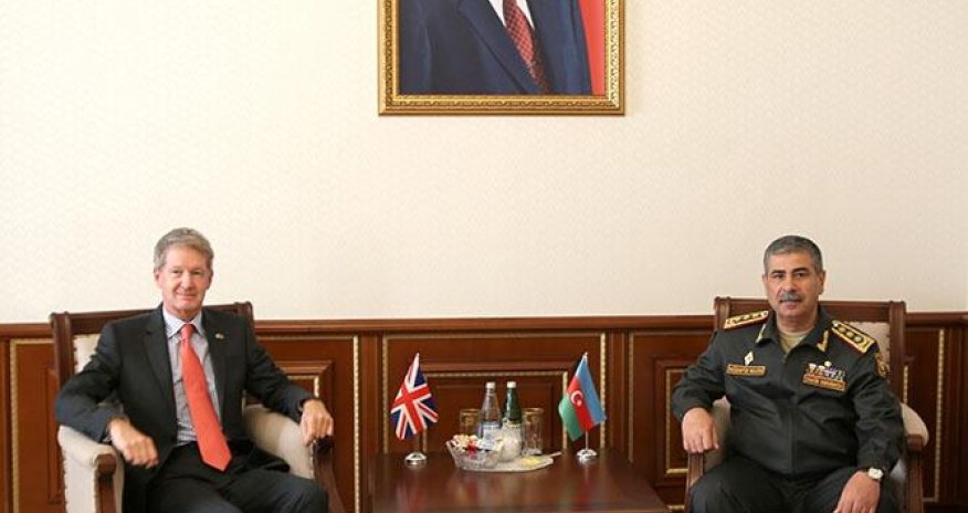 Azerbaijan's defense minister meets newly appointed UK ambassador (PHOTO)