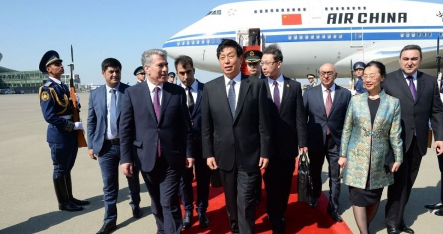 Председатель парламента Китая прибыл с официальным визитом в Азербайджан