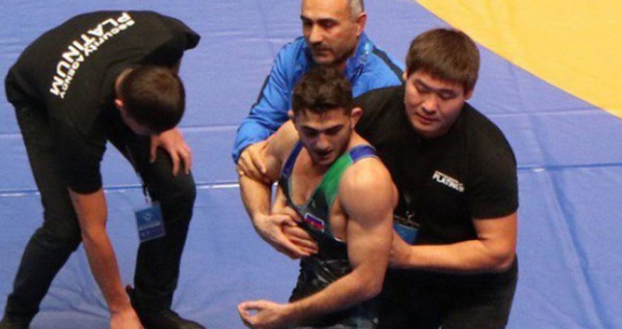 Hacı Əliyevin davasından yeni görüntü: 8 nəfər saxlaya bilmədi - VİDEO