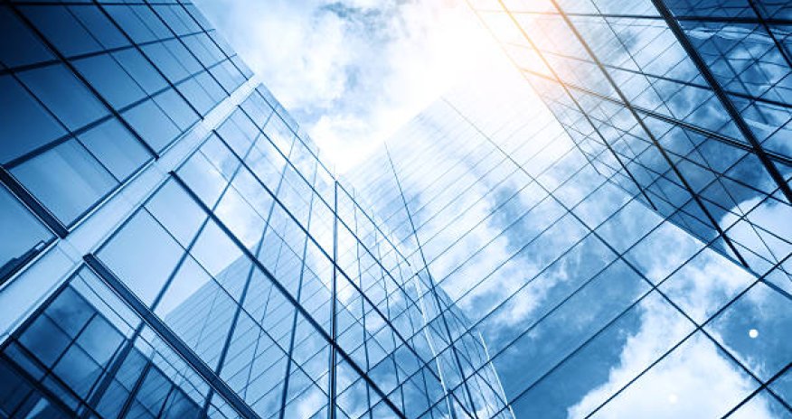 Məşhur şirkətin işçisi binanın damında nə etdi?