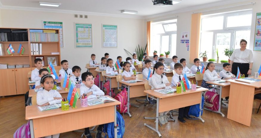 Минобразования Азербайджана назвало причины плотности учащихся в школах