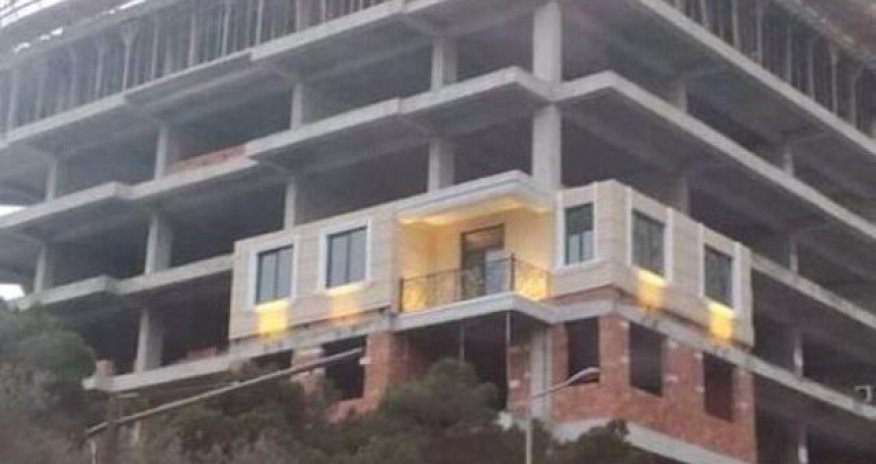 Məsuliyyətsizlik, yoxsa məcburiyyət: Tikinti gedən binada yaşayış var - FOTO