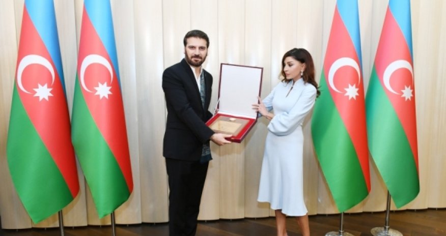 Мехрибан Алиева встретилась с Сами Юсуфом