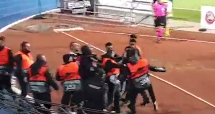 “Qarabağ”ın oyununda efirə getməyən kadrlar - Futbolçular hücum çəkdi - VİDEO