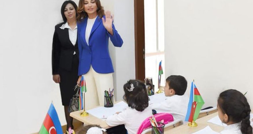 Mehriban Əliyevadan müəllimlərə təbrik