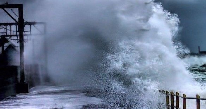 Güclü küləklə əlaqədar 150 neftçi dənizdən təxliyə edildi