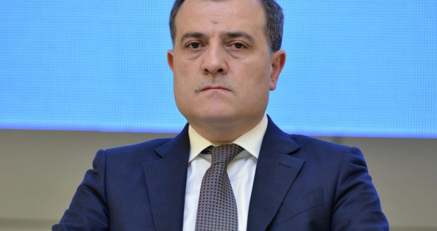 Nazir müəllimlərdən pul yığan direktoru işdən çıxardı - VİDEO