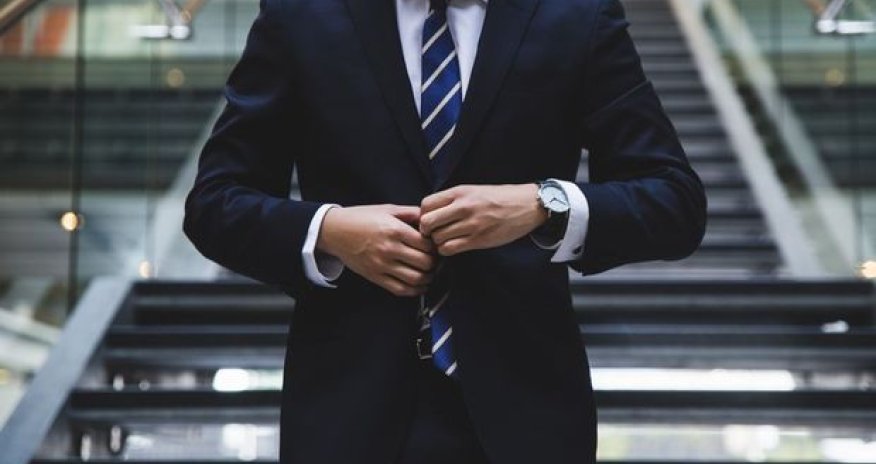 İş adamlarının - NƏZƏRİNƏ