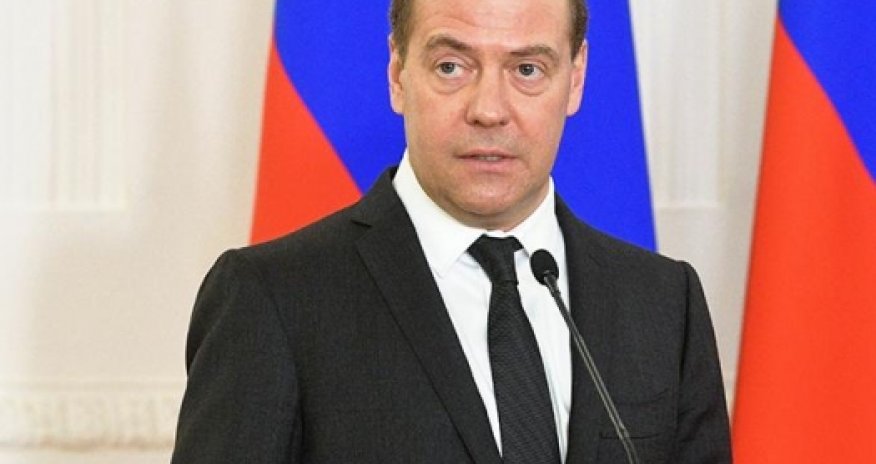 Медведев поздравил Али Асадова