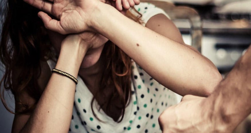 Azərbaycanda qayınata və qayınana hamilə gəlini bu hərəkətinə görə döydü