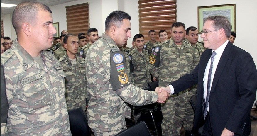 Посол США встретился с азербайджанскими военнослужащими