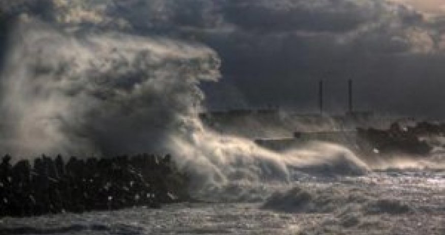 Xəzərdə dalğanın hündürlüyü 2,8 metrə çatıb