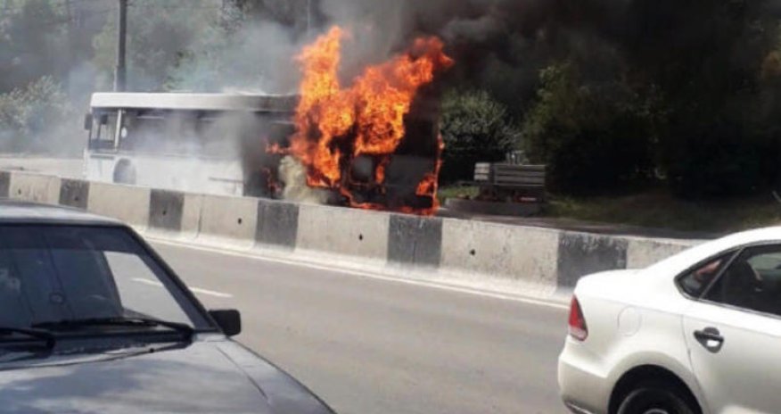 Azərbaycanlıları ziyarətə aparan avtobus yandı