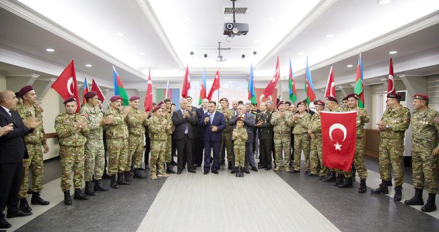 “Türk ordusu ilə bərabər döyüşlərə qatılmaq istəyirik” - Bakıda möhtəşəm aksiya - FOTO