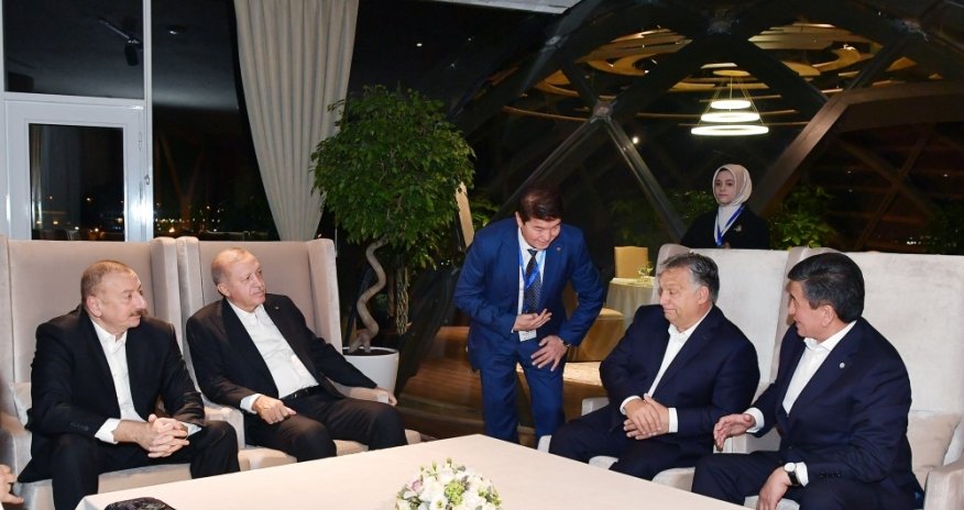 Prezident İlham Əliyev dövlət və hökumət başçıları ilə birgə şam edib - FOTO