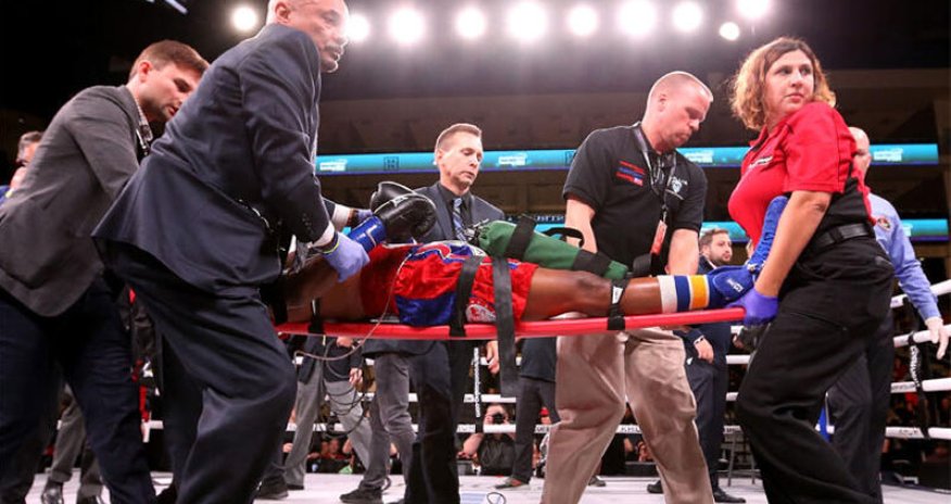 Boksçu rinqdə aldığı zərbədən öldü - VİDEO