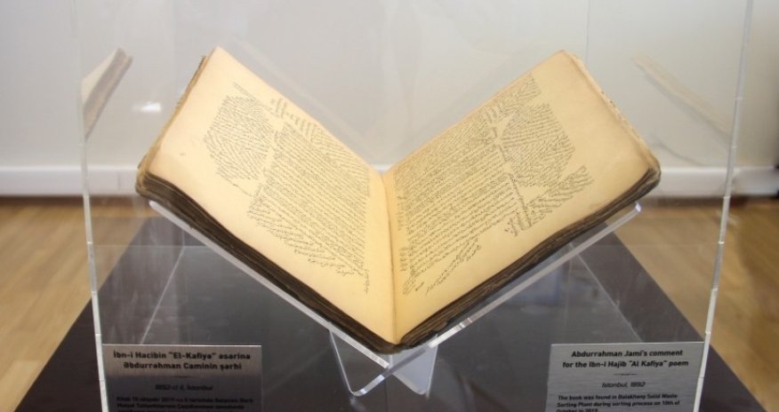 В Азербайджане при сортировке мусора нашли редкую книгу